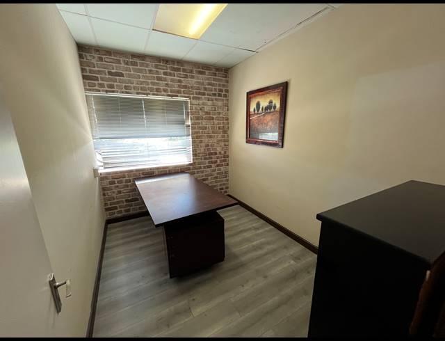 200M² OFFICE TO LET IN PARKLANDS